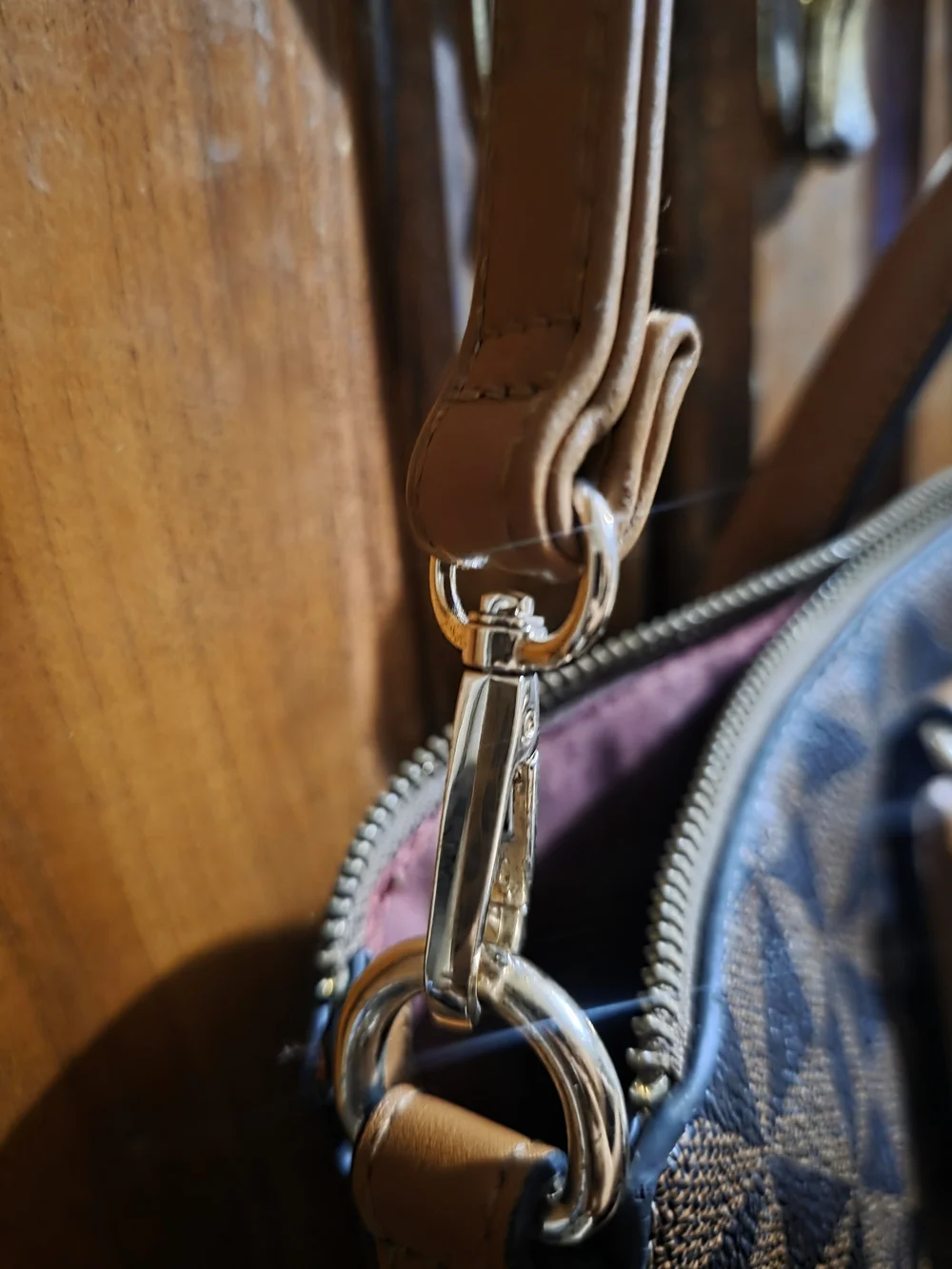 N/A sleek tote